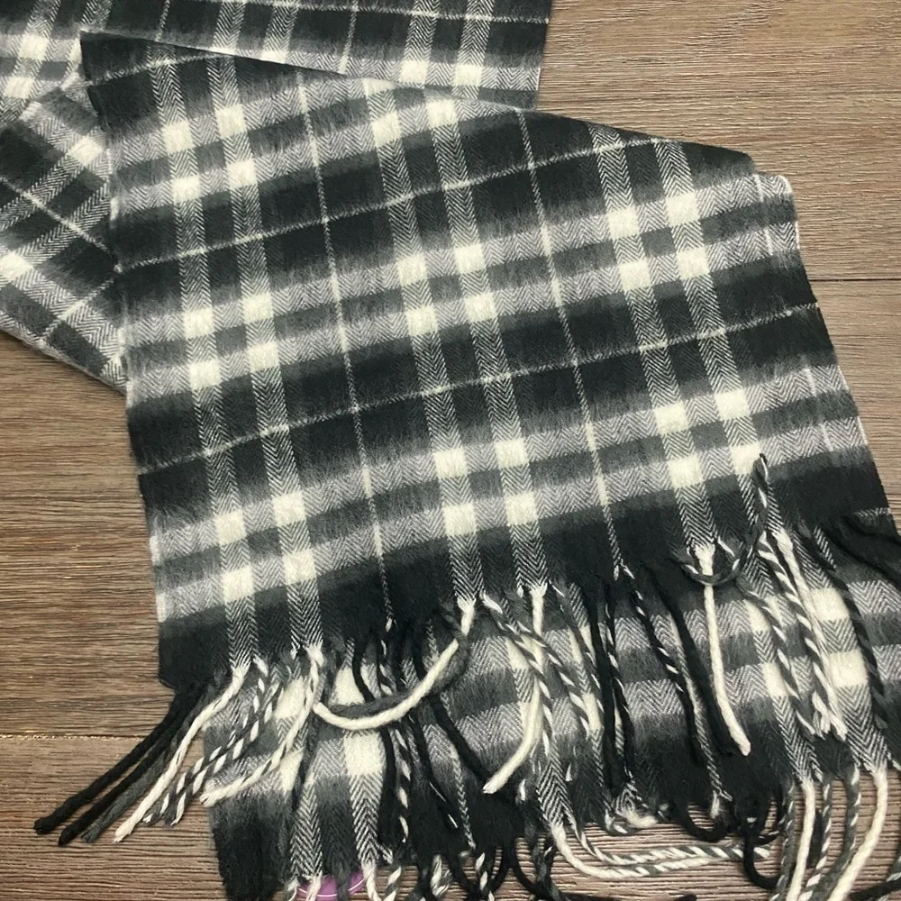 Lot of 2 scarves scarf black/white plaid white  fringe ends papillon/old navy